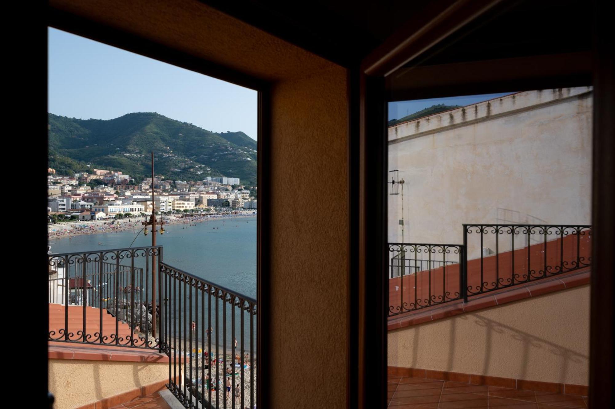 Casa Vacanze Tramonto Alla Marina Apartment Cefalu Exterior photo